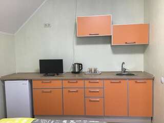 Отель Come Inn Днепр Двухместный номер с 2 отдельными кроватями и собственной ванной комнатой-4