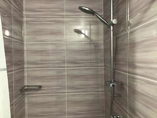 Отель Come Inn Днепр Трехместный номер с собственной ванной комнатой-6