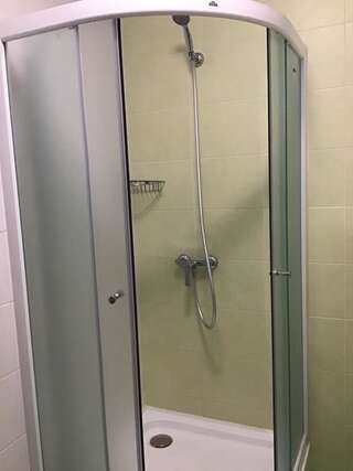 Отель Come Inn Днепр Двухместный номер с 1 кроватью и общей ванной комнатой-1