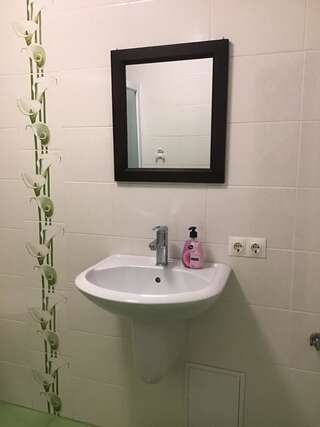 Отель Come Inn Днепр Двухместный номер с 1 кроватью и общей ванной комнатой-2