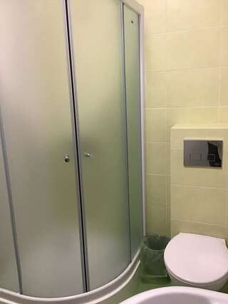 Отель Come Inn Днепр Двухместный номер с 1 кроватью и общей ванной комнатой-5